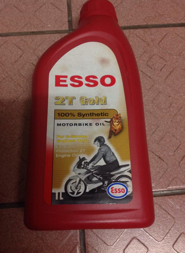 本人目前使用中ESSO 2T GOID金老虎 車友推薦內含蓖麻油成份.