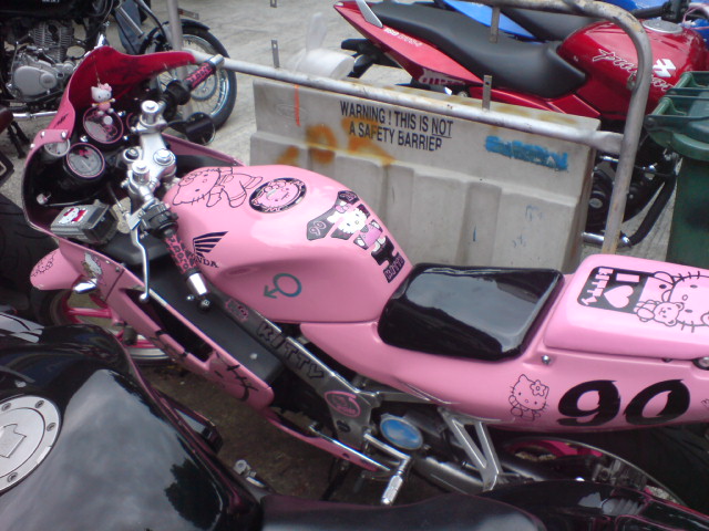 hello-kitty-motorcycle-5.jpg