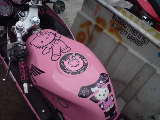 hello-kitty-motorcycle-6.jpg